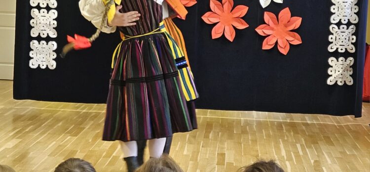 Koncert folklorystyczny – tańce i stroje z Opoczna Koncert folklorystyczny – tańce i stroje z Opoczna