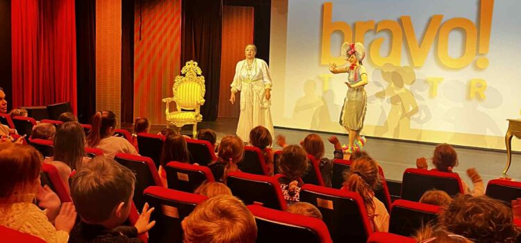 Wychodzimy do teatru